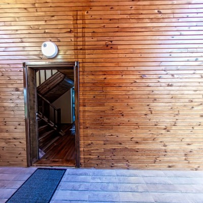 Beech Apartment (Entrance)