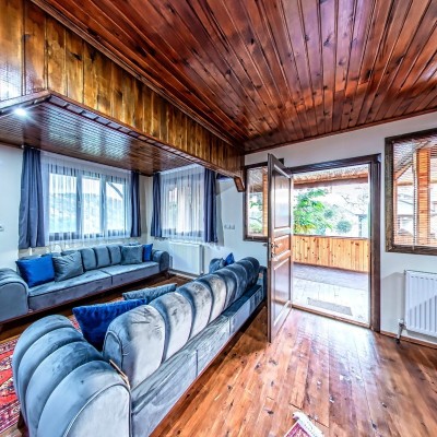 Cedar Apartment (Kitchen)