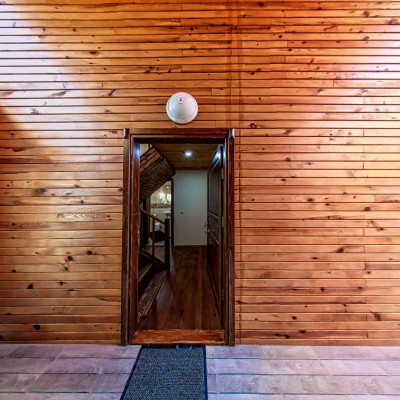Chestnut Apartment (Entrance)