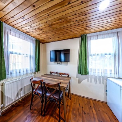 Walnut Apart (Kitchen)
