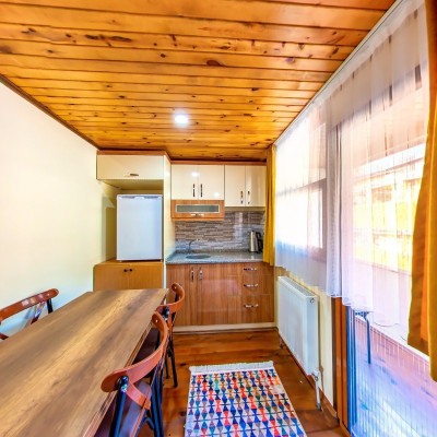 Oak Apartment (Kitchen)