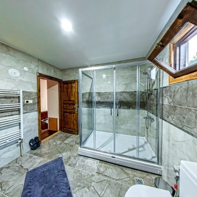 Cedar Apartment (Bathroom 2)