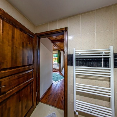 Walnut Apartment (Bathroom 2)
