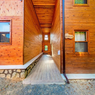 Chestnut Apartment (Path)