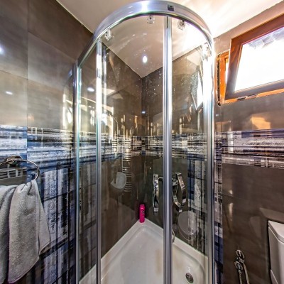Chestnut Apartment (Bathroom 2)
