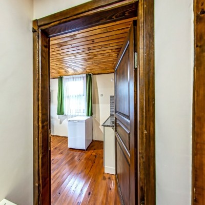Walnut Apart (Hall)