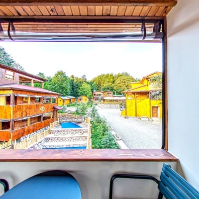 Walnut Apartment (Balcony)